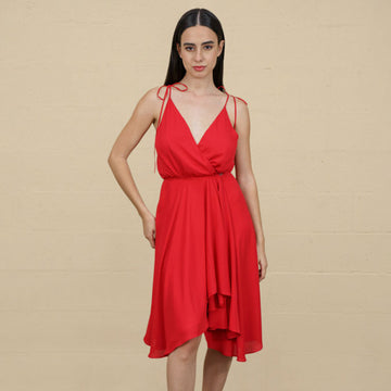 Vestido Corto Capas